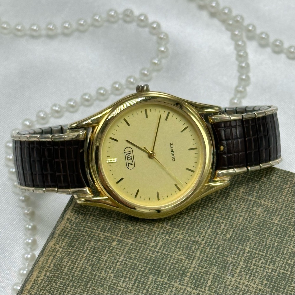 Vintage Tozai Round Dial Gold Watch